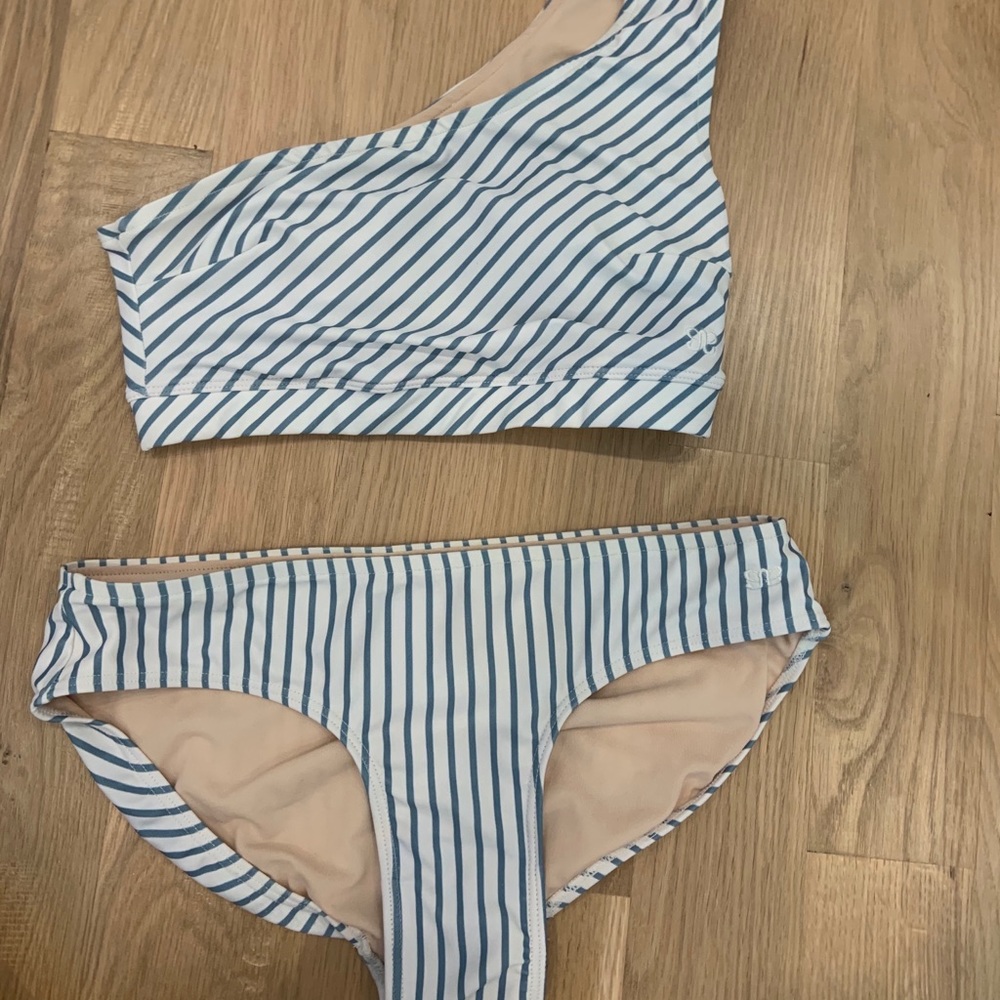albion fit bikini set